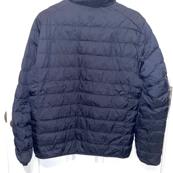 Uniqlo Men’s light weight down filled puffer Jacket Size Small - Picture 3 of 6